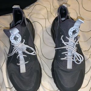 Nike Huraches 👟👟👟